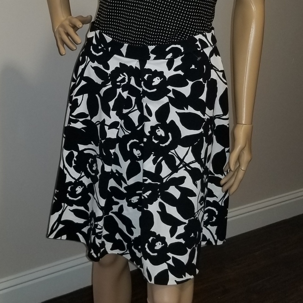 Adrienne Vittadini Skirt - Picture 2 of 5